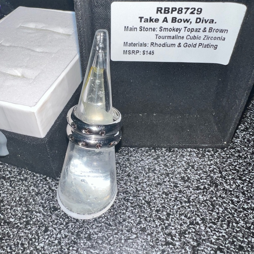 2 bands from the luxe bands size 5. Both rings are rhodium